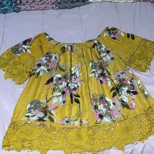 Good Floral Flowing Top - Lace Details